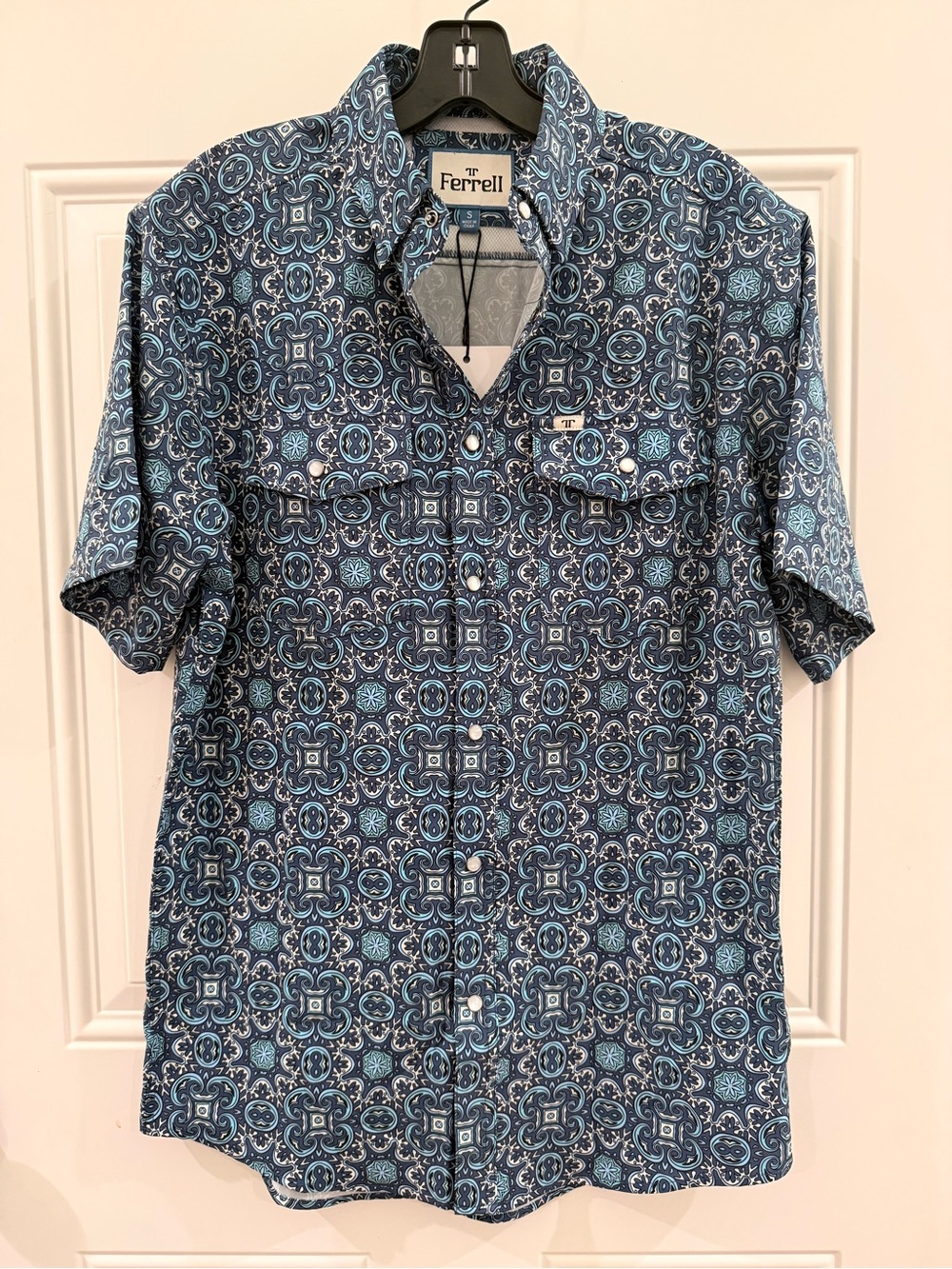 Ferrell small men’s Patterned Short-Sleeve Button-Up Shirt NEW